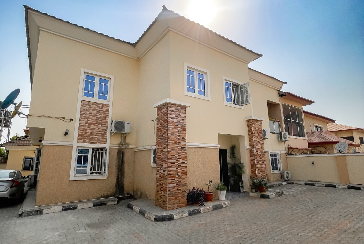 5 bedroom semi-detached duplex for sale in Gwarinpa Abuja