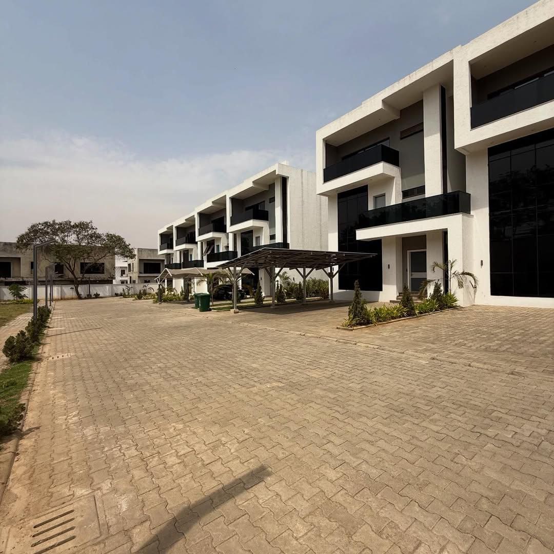 Spacious 4 Bedroom Terrace Duplex with 1 Room BQ in Minister Quarters Abuja - Photo 2