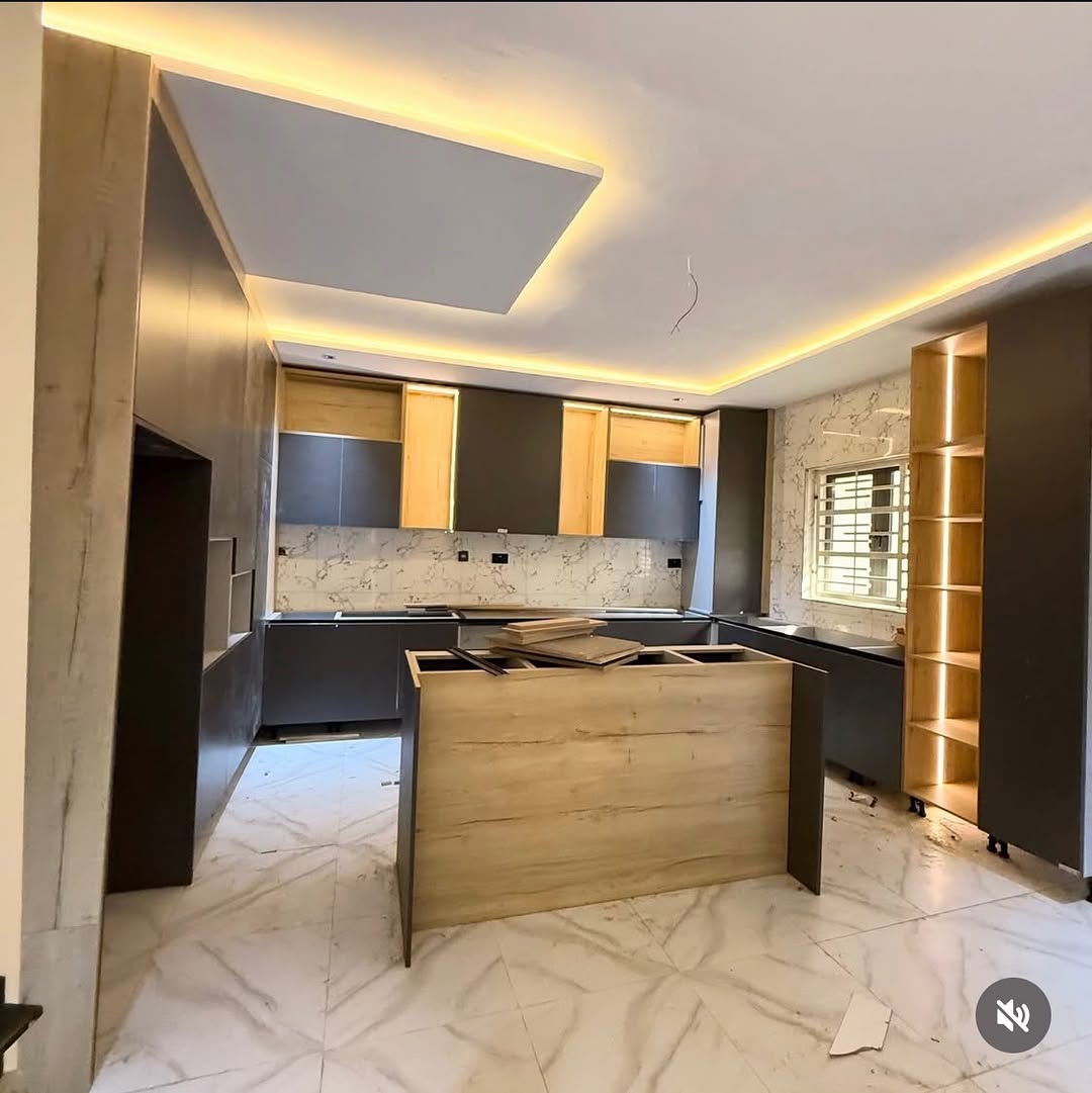 6 Bedroom Fully Detached Duplex for Sale in Asokoro Abuja