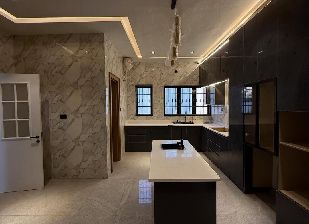 7 Bedroom Detached Duplex for Sale in Asokoro Abuja