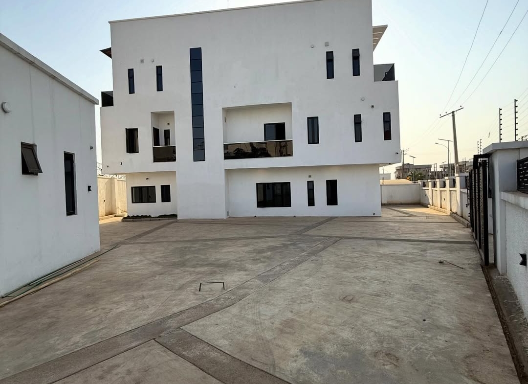 7 Bedroom Detached Duplex for Sale in Asokoro Abuja