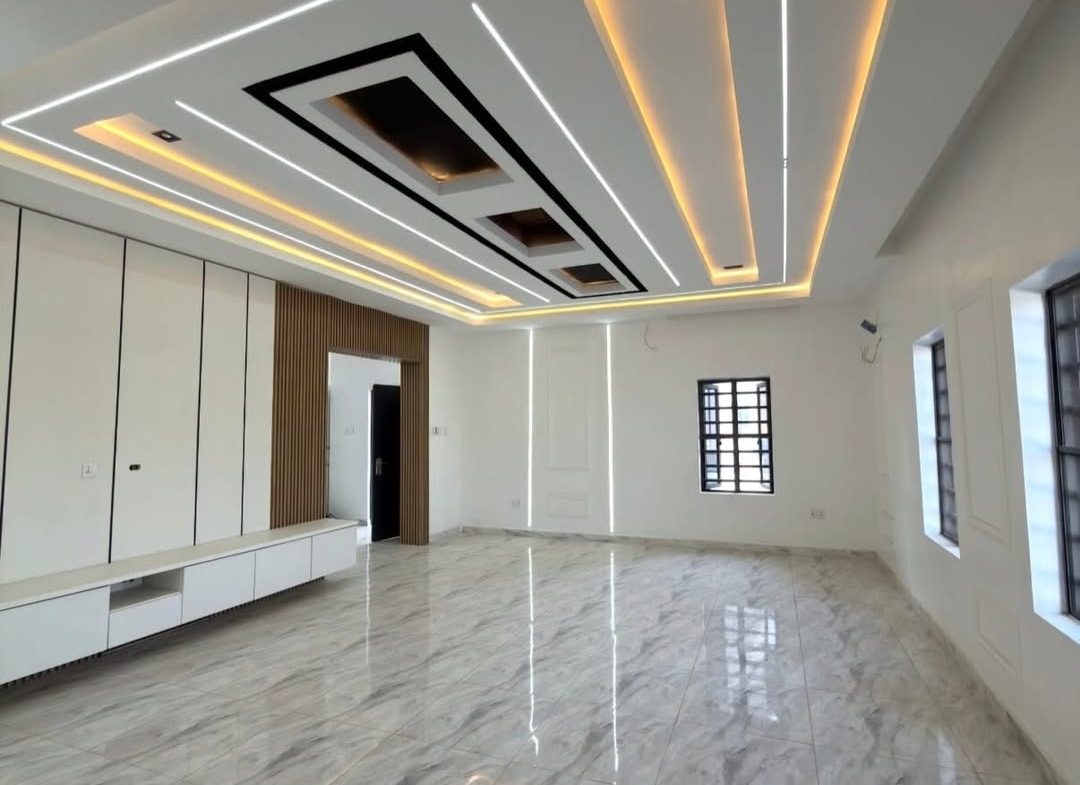 6 Bedroom Fully Detached Duplex for Sale in Dakwo Abuja