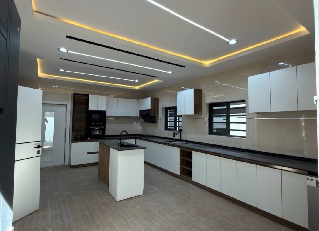 6 Bedroom Fully Detached Duplex for Sale in Dakwo Abuja