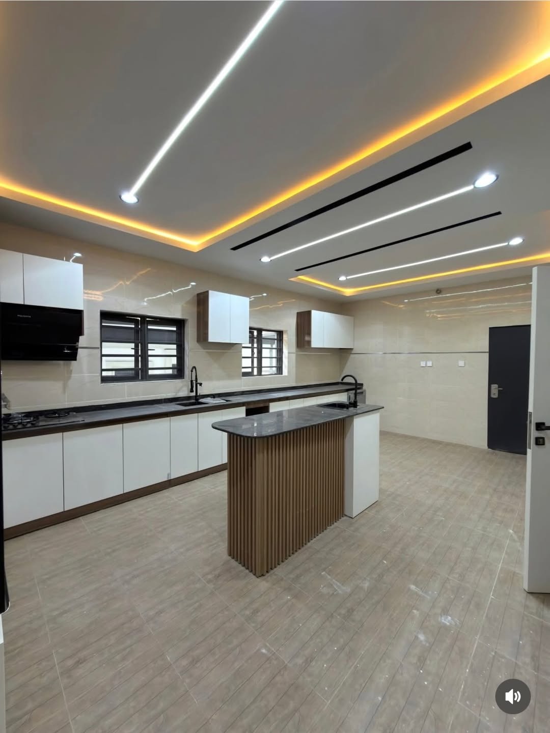 6 Bedroom Fully Detached Duplex for Sale in Dakwo Abuja