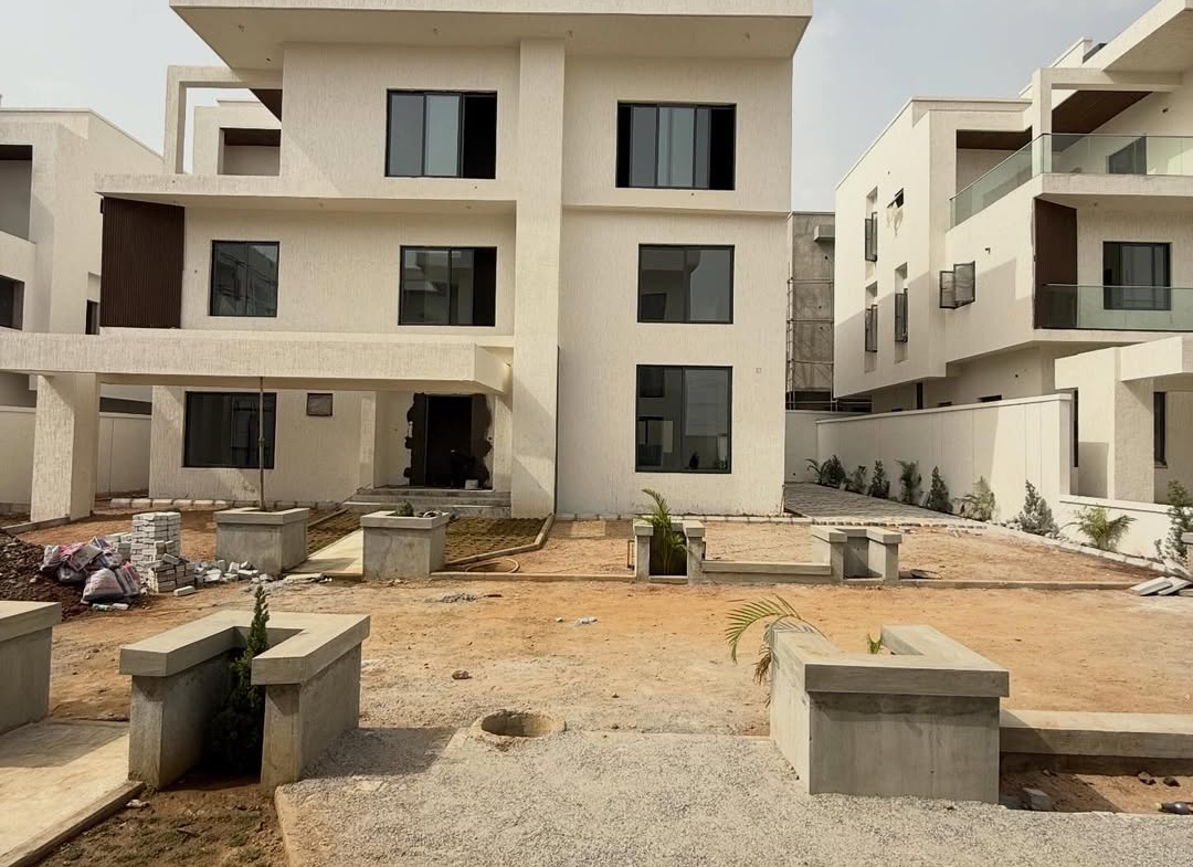 6 Bedroom Villa for Sale in Katampe Extension Abuja