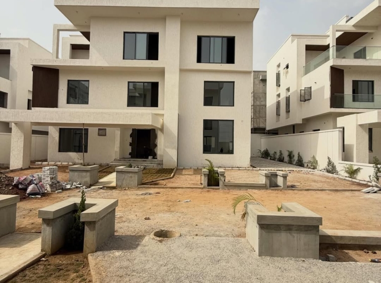 6 Bedroom Villa for Sale in Katampe Extension Abuja