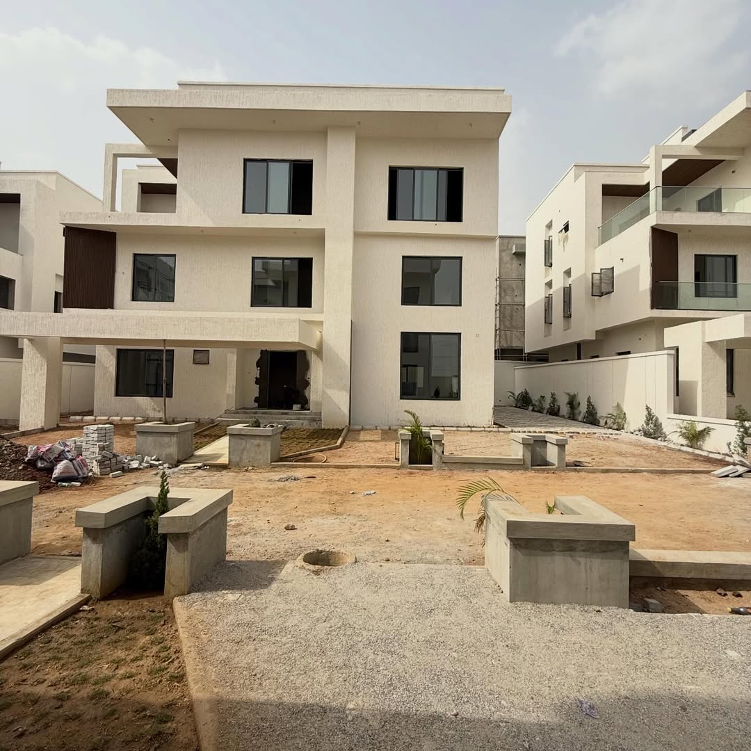 6 Bedroom Villa for Sale in Katampe Extension Abuja