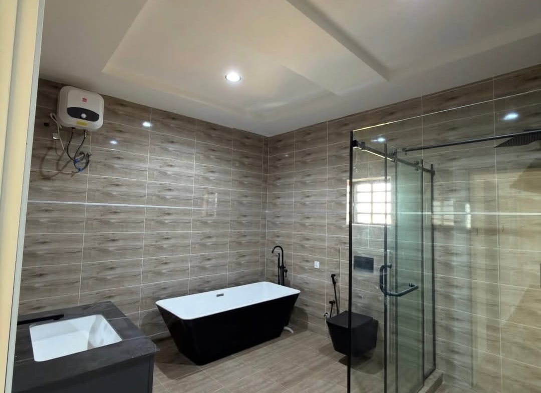 6 Bedroom Fully Detached Duplex for Sale in Dakwo Abuja