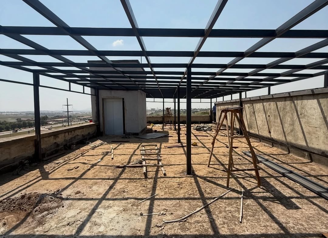 Commercial office complex for sale on Umaru Musa Yar’Adua Expressway