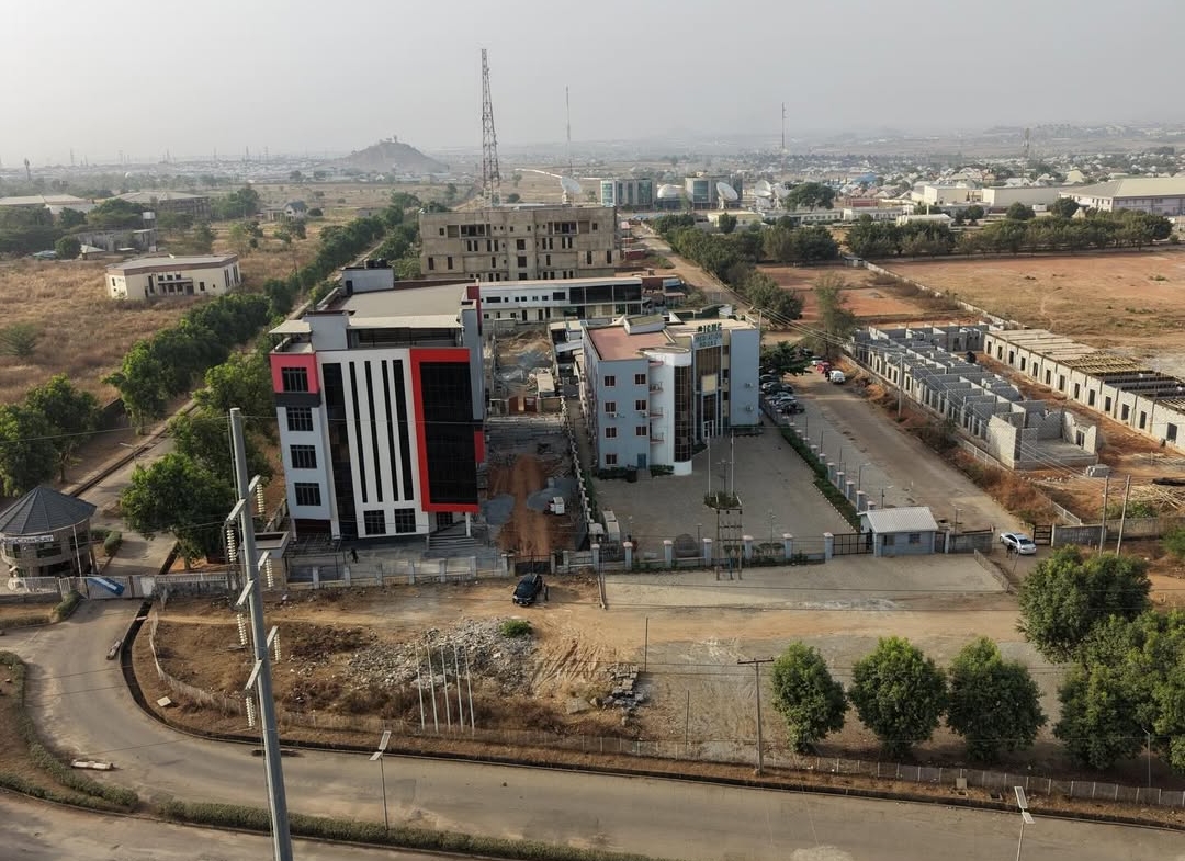 Commercial office complex for sale on Umaru Musa Yar’Adua Expressway