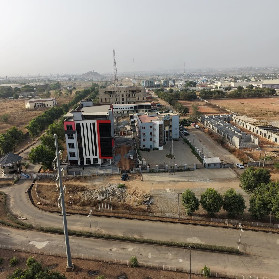 Commercial office complex for sale on Umaru Musa Yar’Adua Expressway