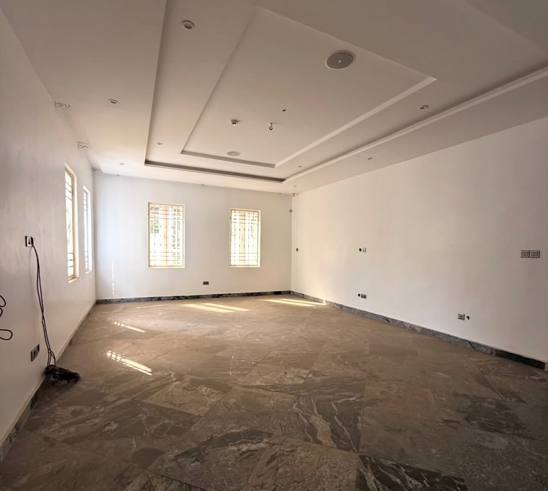 7 Bedroom Fully Detached House for Sale in Jabi Abuja