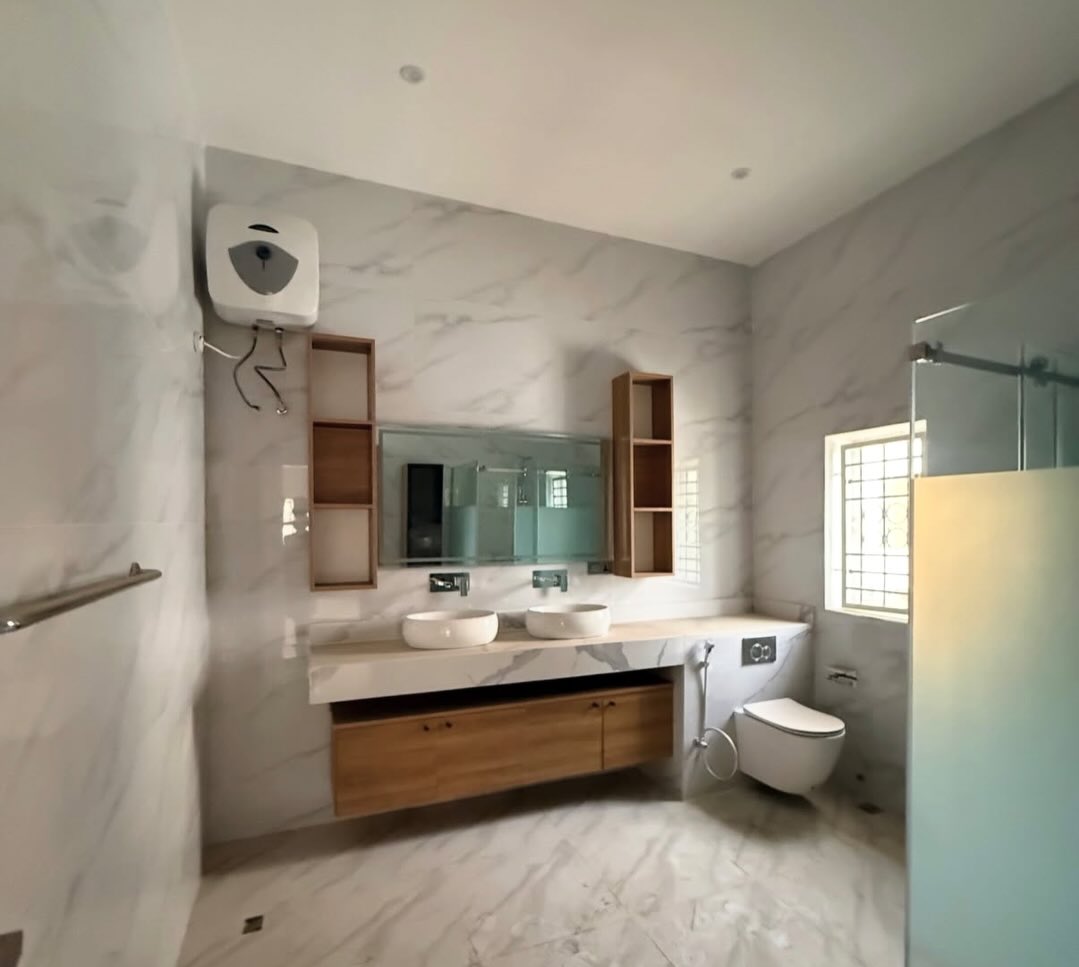 7 Bedroom Fully Detached House for Sale in Jabi Abuja