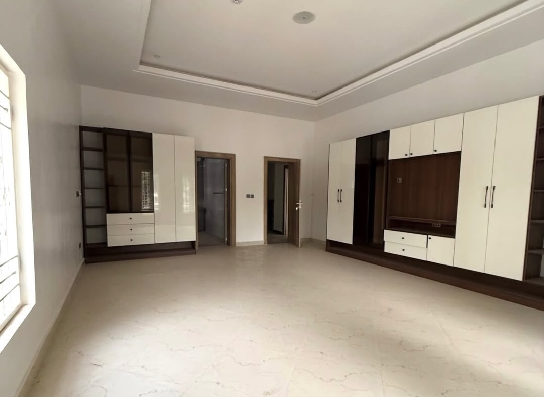 7 Bedroom Fully Detached House for Sale in Jabi Abuja