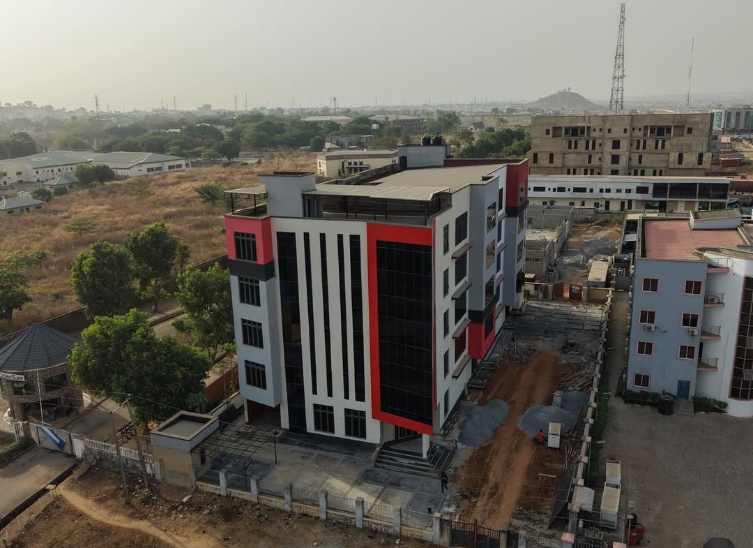 Commercial office complex for sale on Umaru Musa Yar’Adua Expressway
