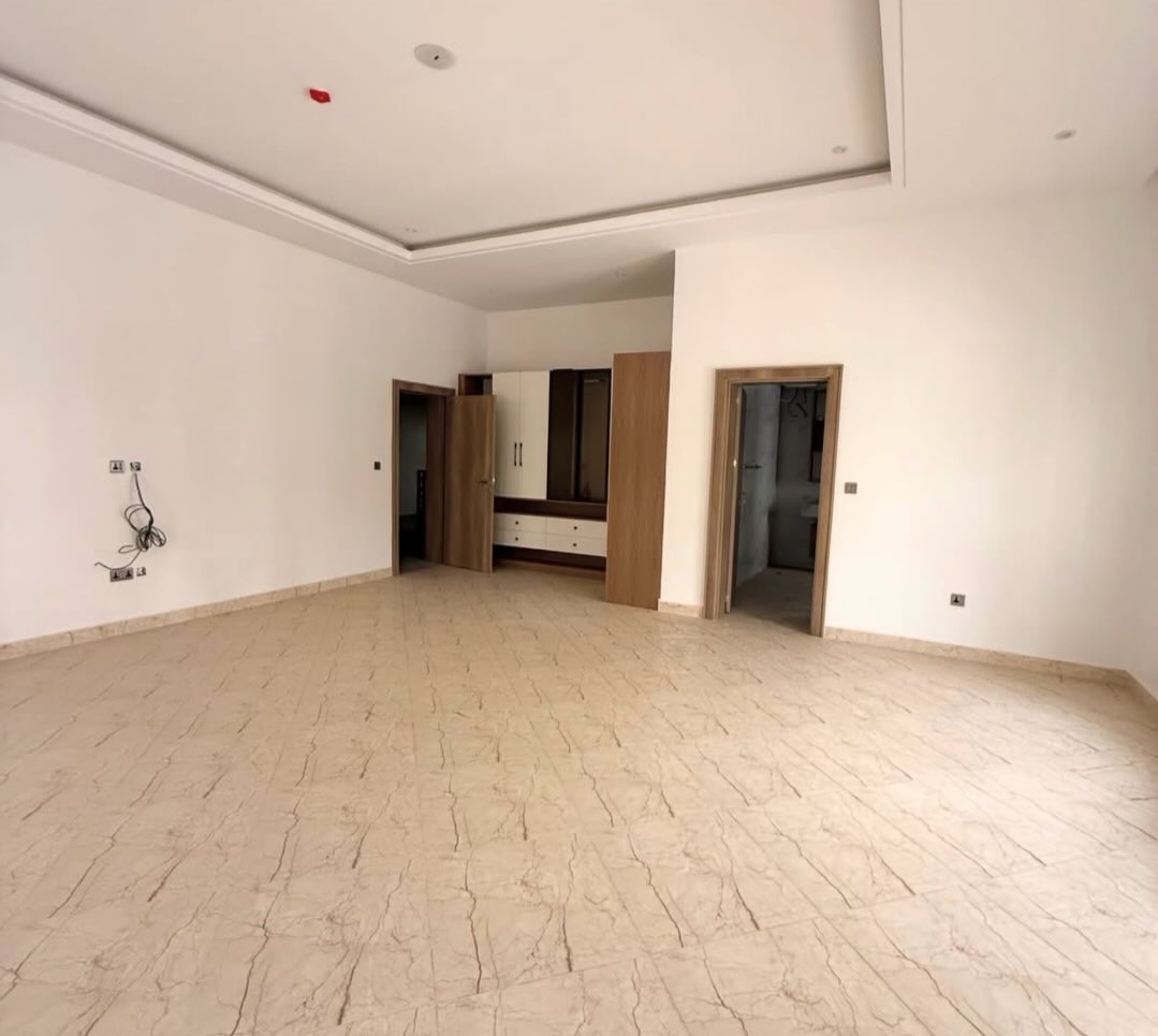 7 Bedroom Fully Detached House for Sale in Jabi Abuja