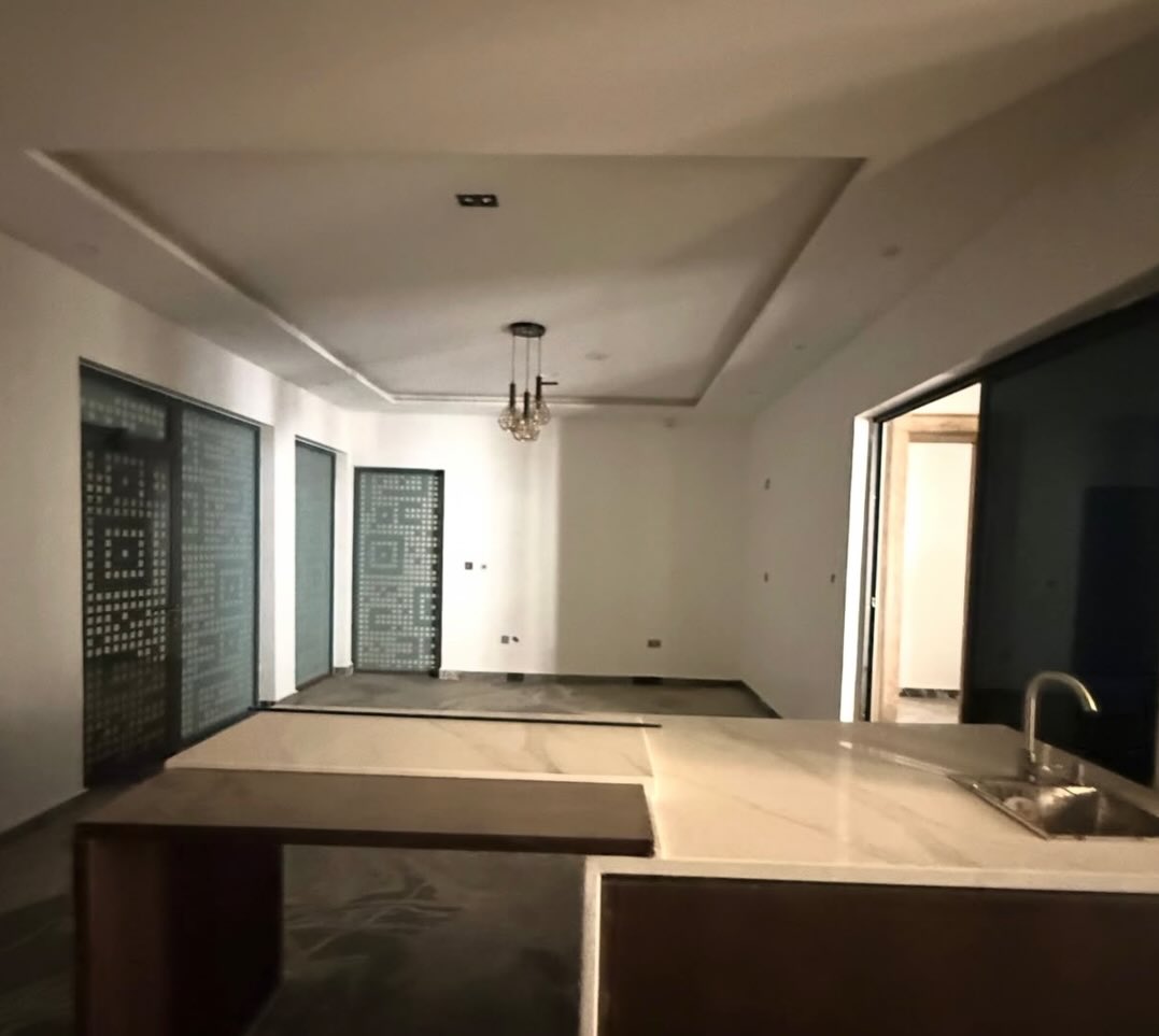7 Bedroom Fully Detached House for Sale in Jabi Abuja