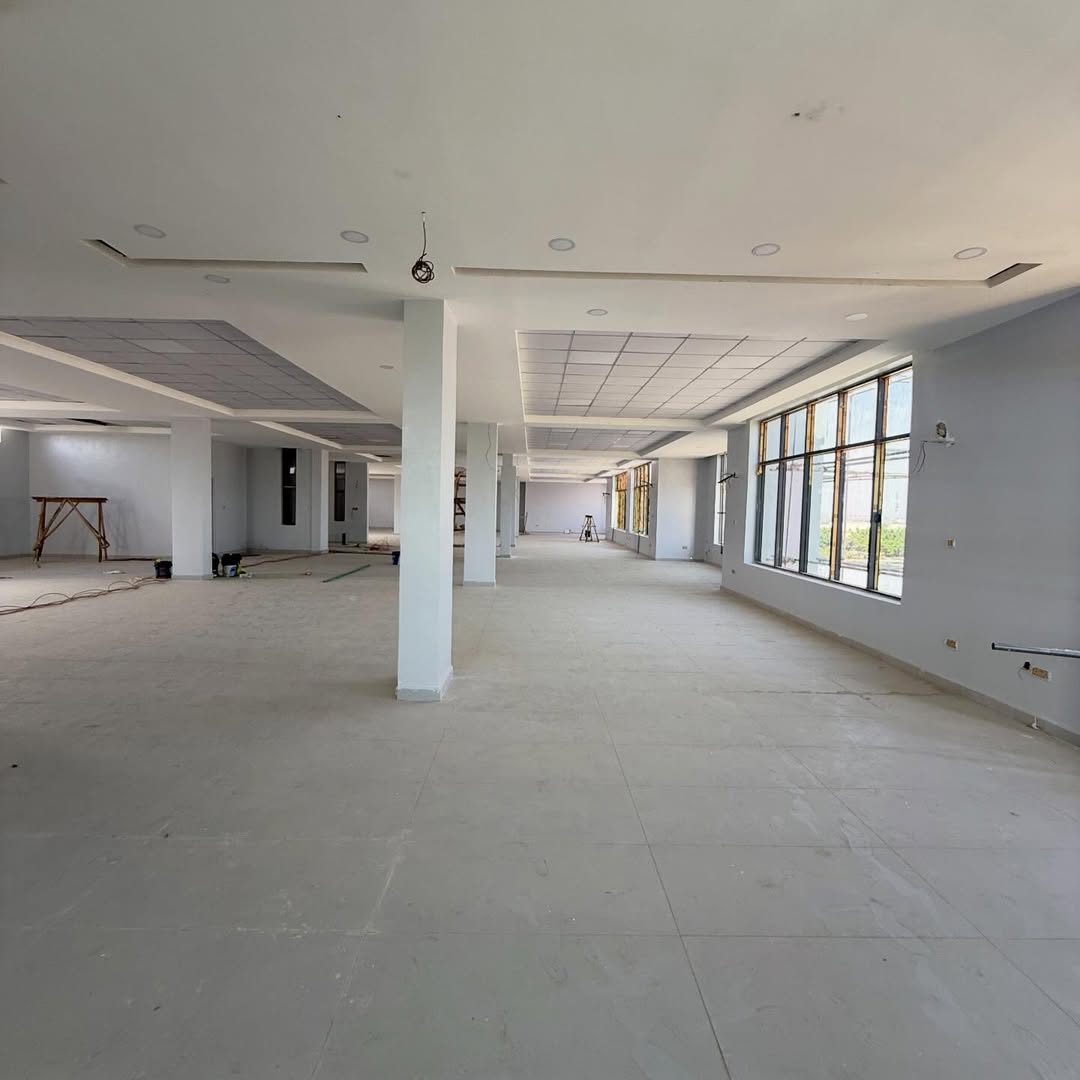 Commercial office complex for sale on Umaru Musa Yar’Adua Expressway