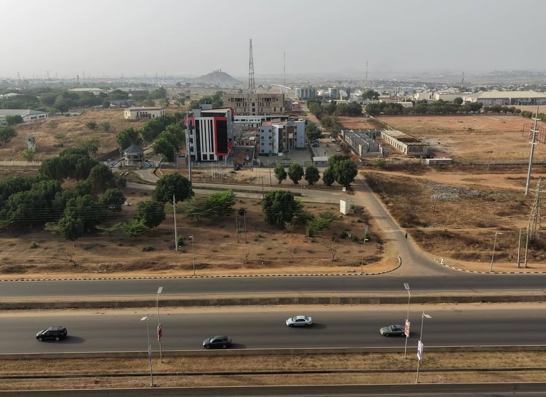 Commercial office complex for sale on Umaru Musa Yar’Adua Expressway