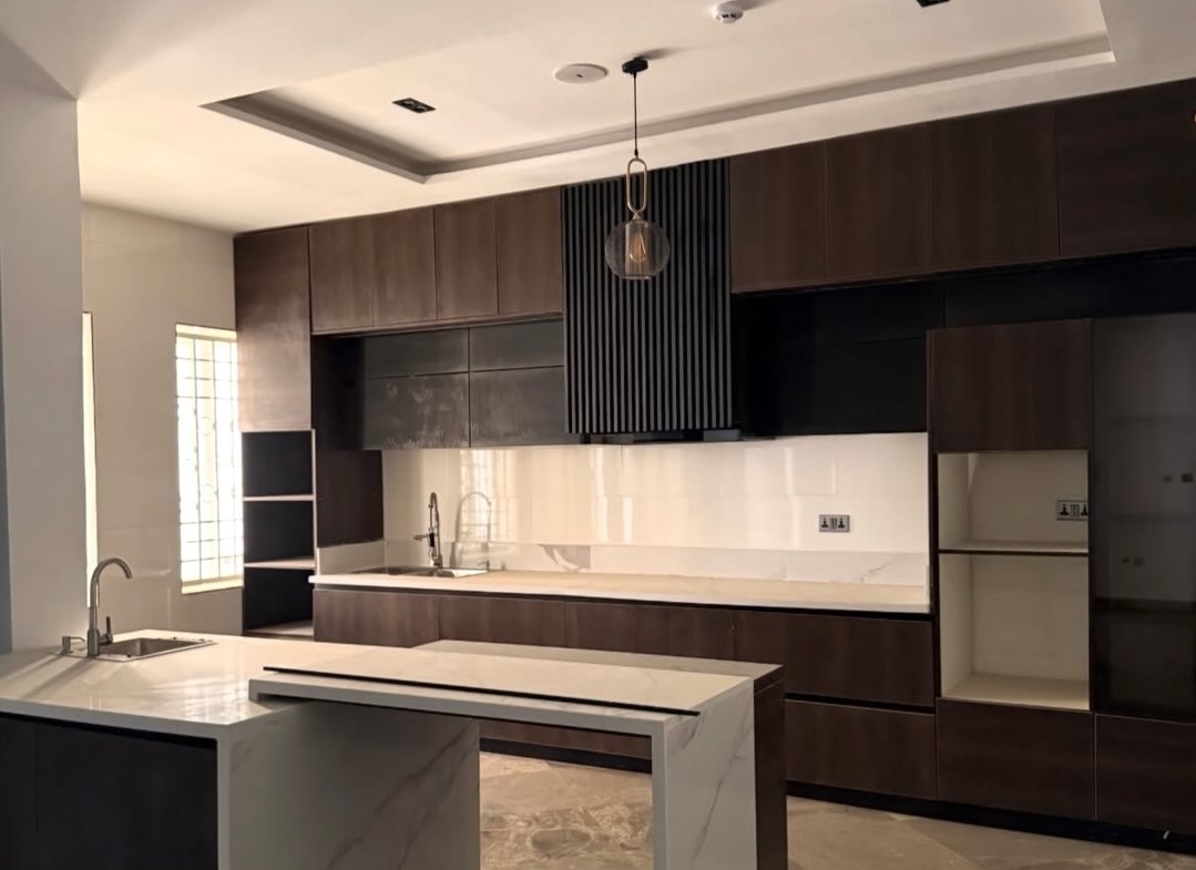 7 Bedroom Fully Detached House for Sale in Jabi Abuja