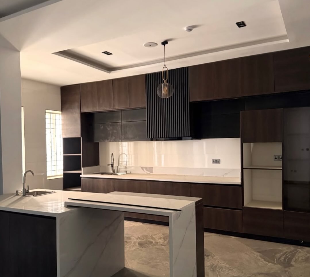 7 Bedroom Fully Detached House for Sale in Jabi Abuja