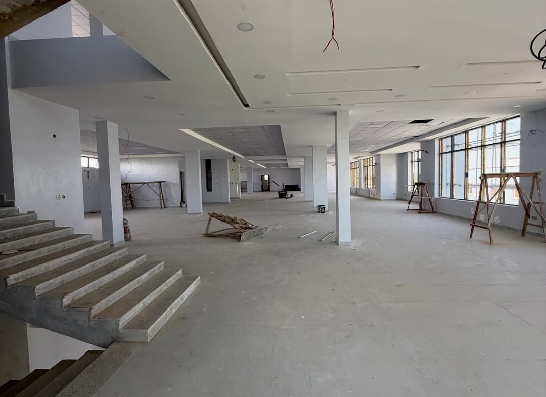 Commercial office complex for sale on Umaru Musa Yar’Adua Expressway