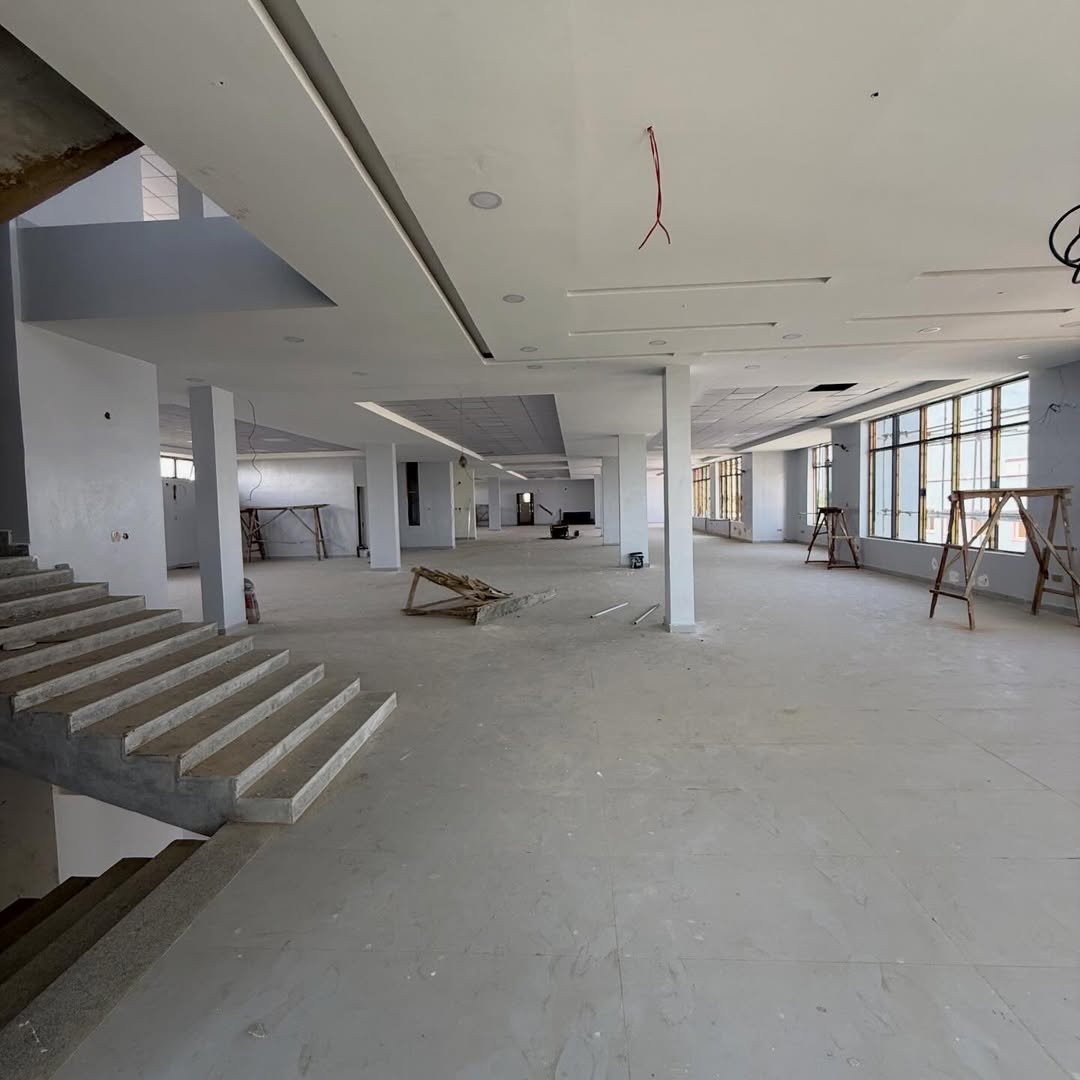 Commercial office complex for sale on Umaru Musa Yar’Adua Expressway