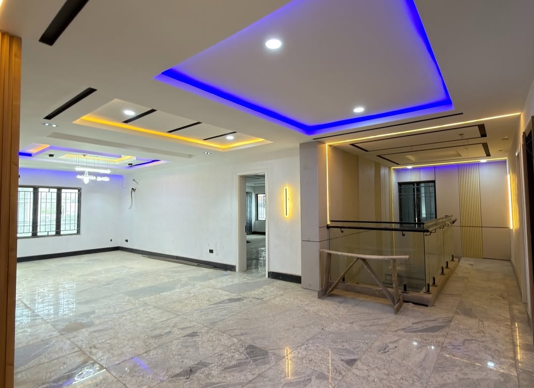 8 Bedroom Luxury Detached House for Sale in Guzape Abuja