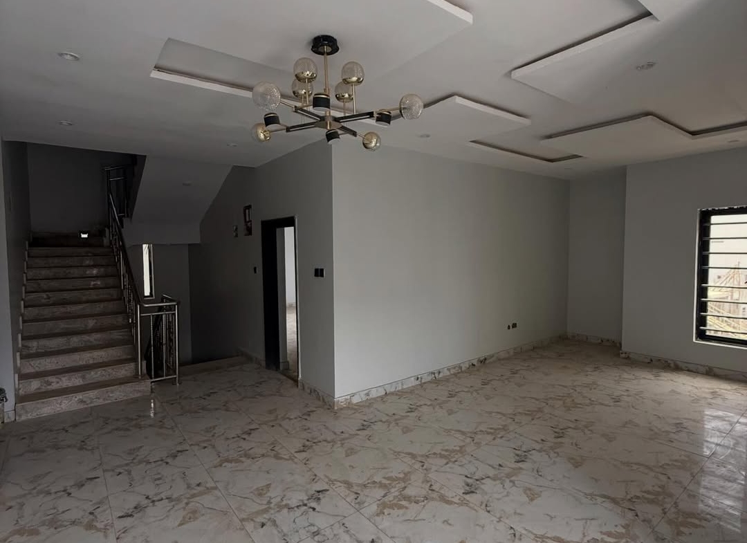 6 Bedroom Semi-Detached Duplex for Sale in Guzape Abuja