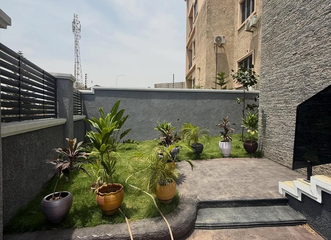 6 Bedroom Semi-Detached Duplex for Sale in Guzape Abuja