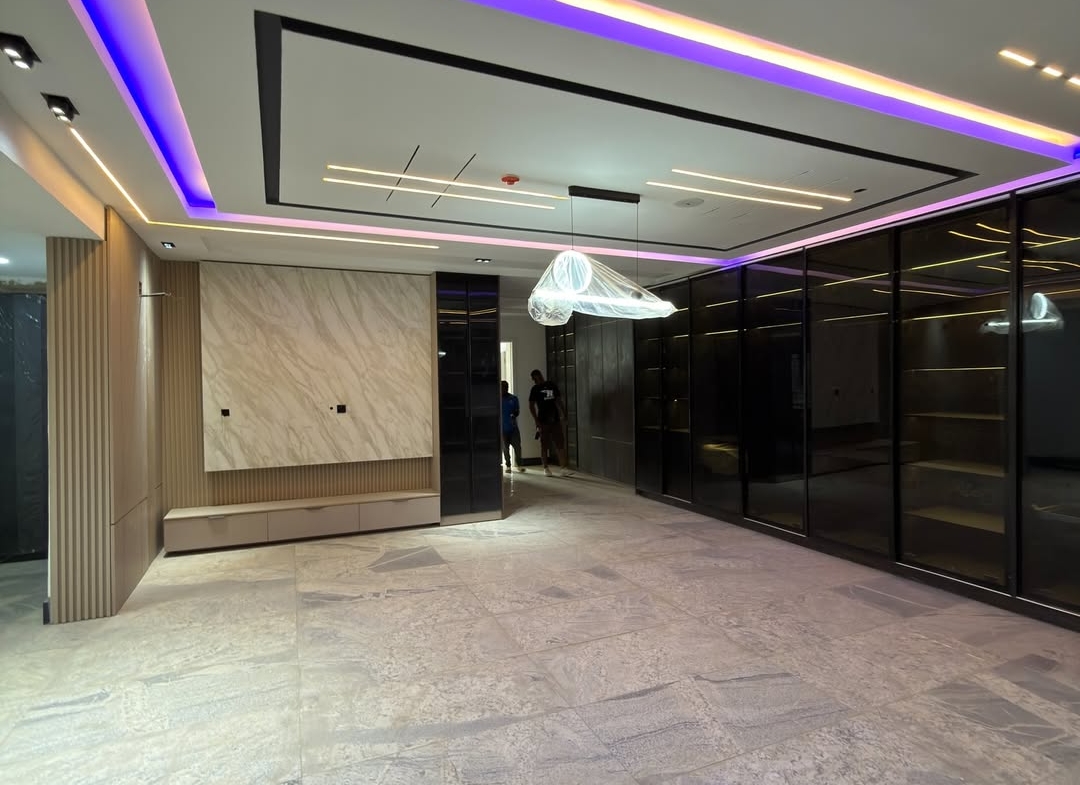 8 Bedroom Luxury Detached House for Sale in Guzape Abuja