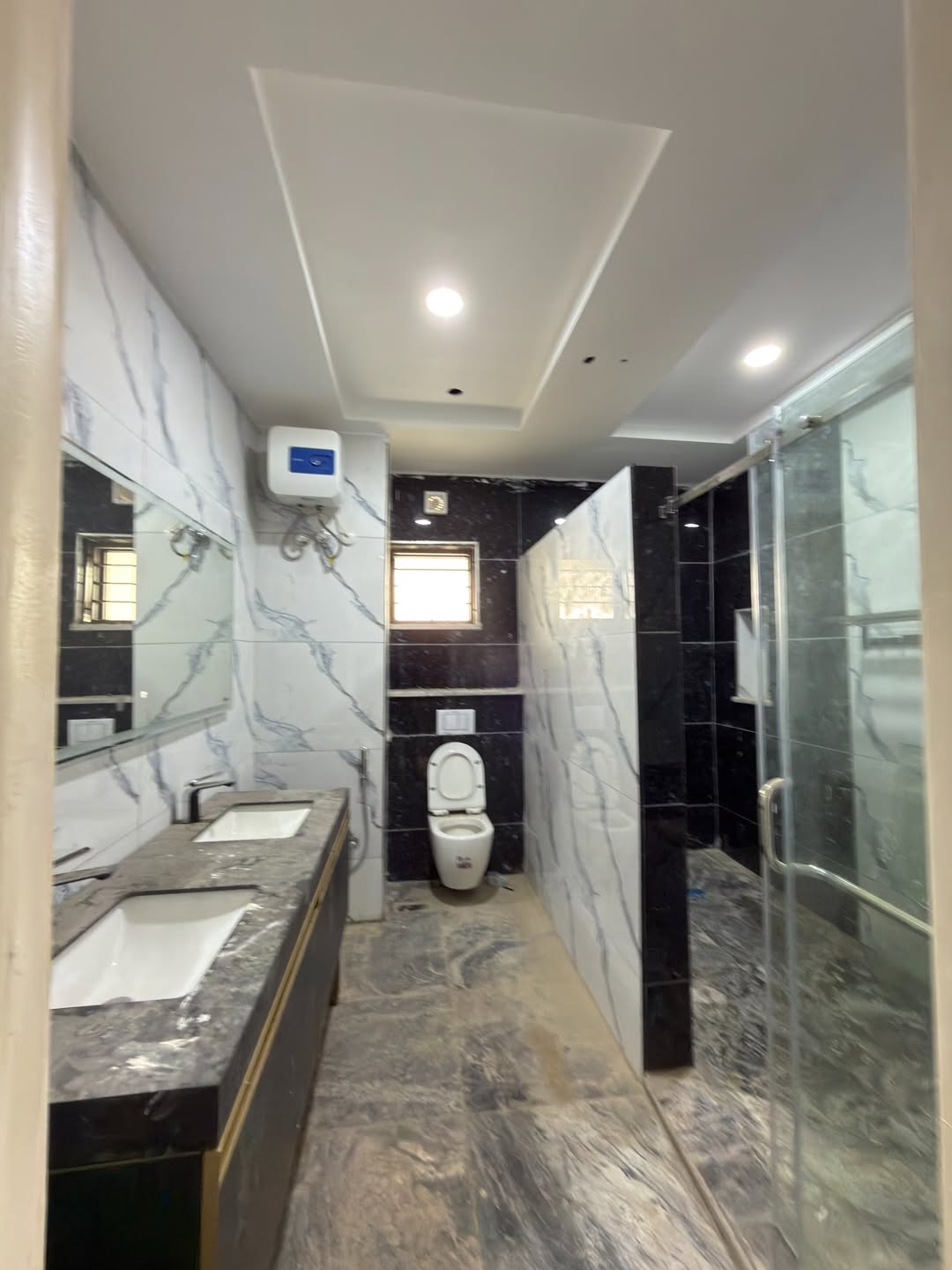 8 Bedroom Luxury Detached House for Sale in Guzape Abuja