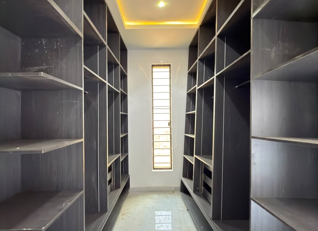 6 Bedroom Fully Detached Duplex for Sale in Apo Resettlement Abuja