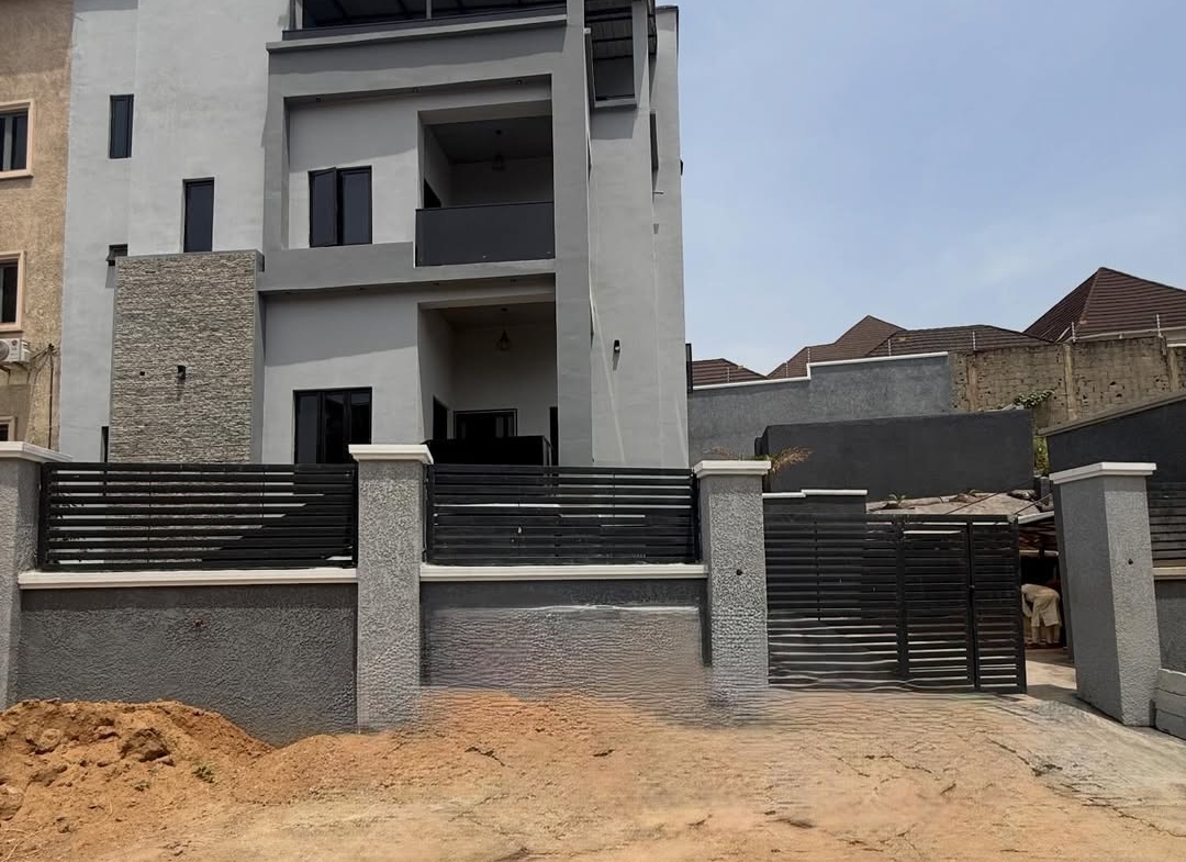 6 Bedroom Semi-Detached Duplex for Sale in Guzape Abuja