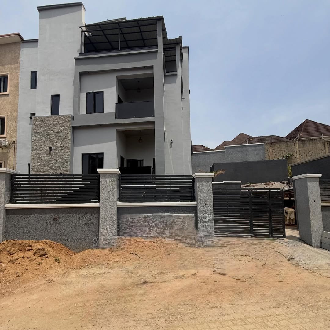 6 Bedroom Semi-Detached Duplex for Sale in Guzape Abuja