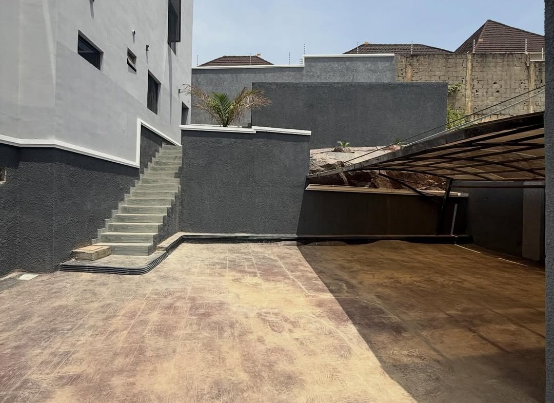 6 Bedroom Semi-Detached Duplex for Sale in Guzape Abuja