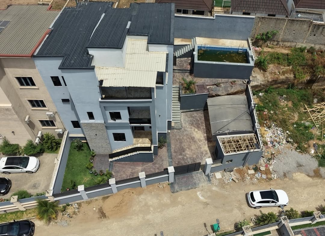 6 Bedroom Semi-Detached Duplex for Sale in Guzape Abuja