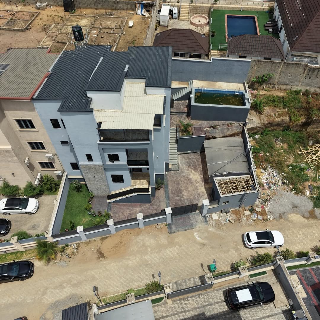 6 Bedroom Semi-Detached Duplex for Sale in Guzape Abuja
