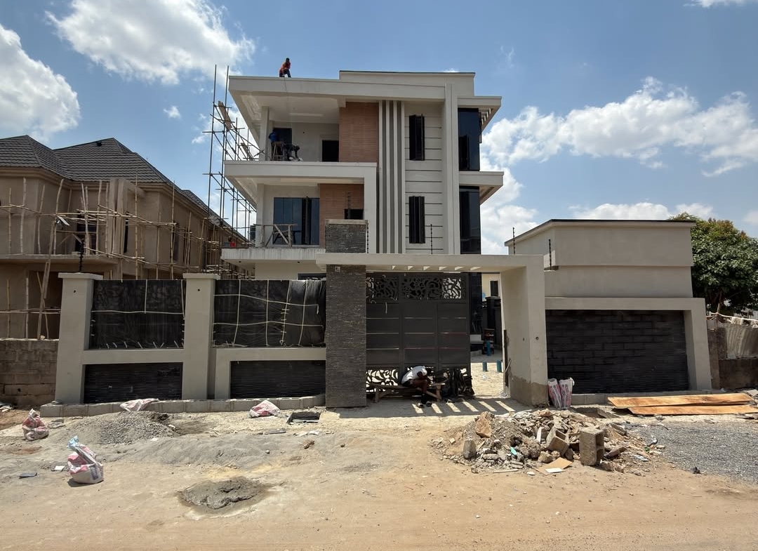 6 Bedroom Fully Detached Duplex for Sale in Apo Resettlement Abuja