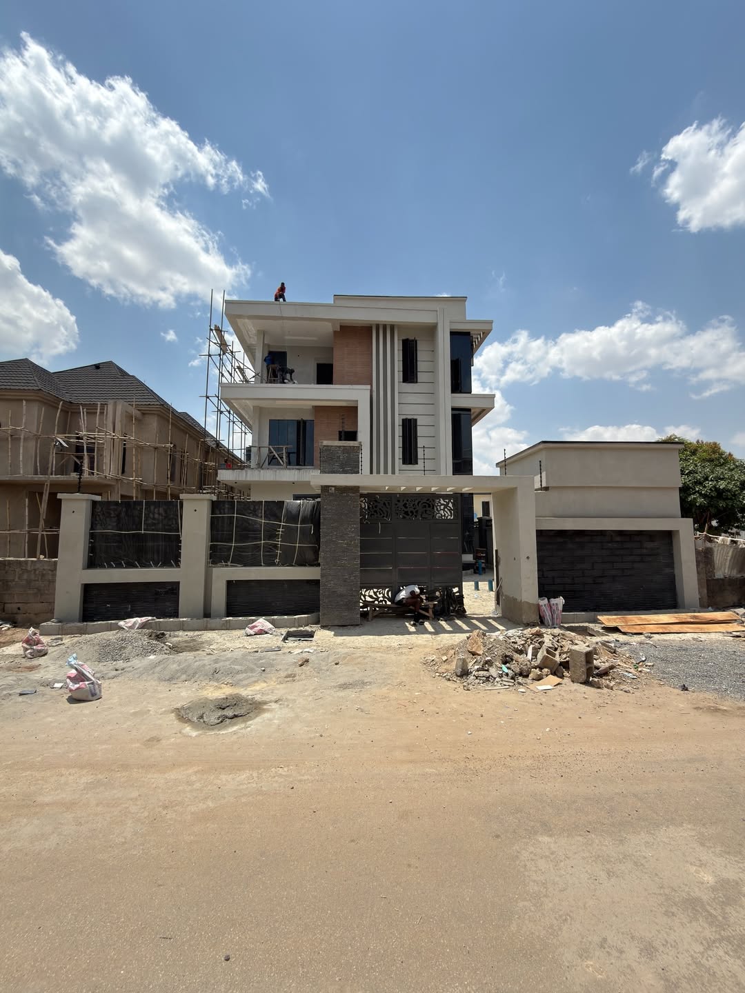 6 Bedroom Fully Detached Duplex for Sale in Apo Resettlement Abuja
