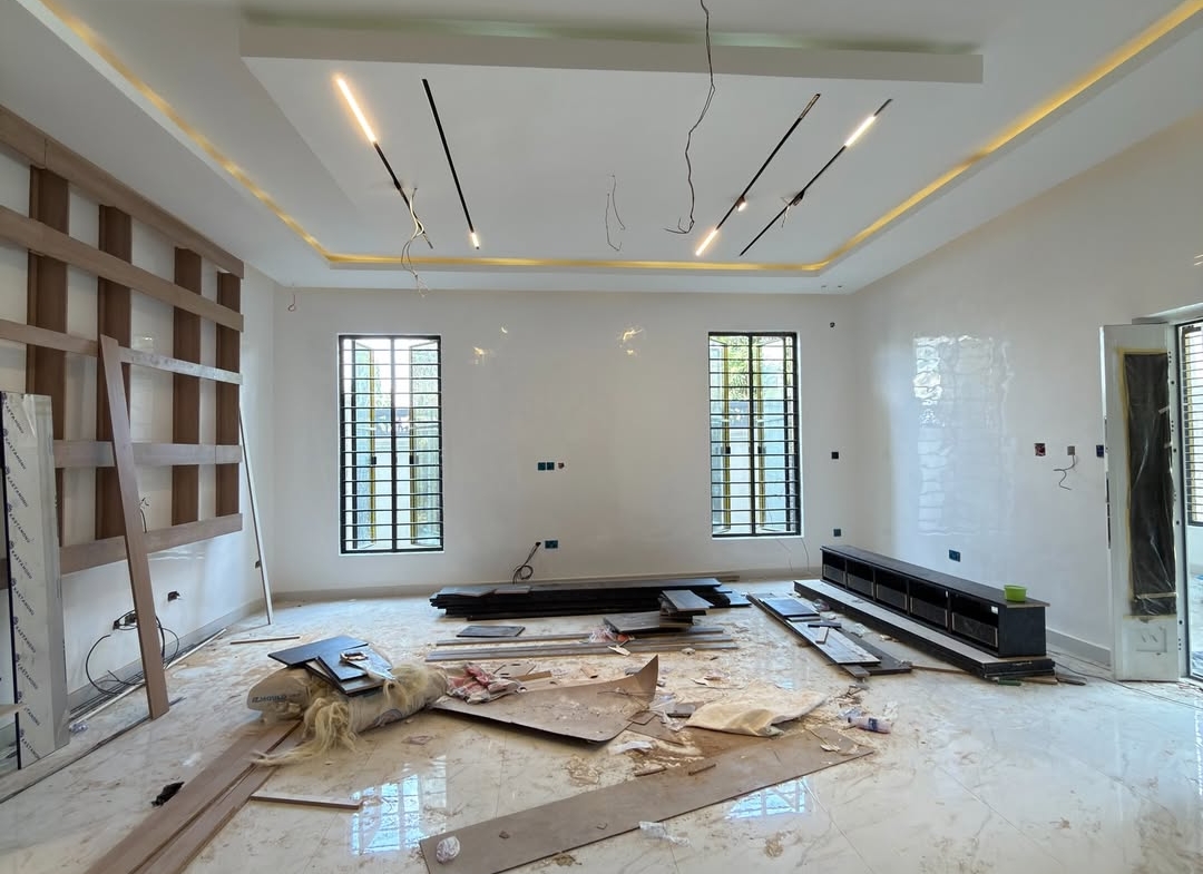 6 Bedroom Fully Detached Duplex for Sale in Apo Resettlement Abuja