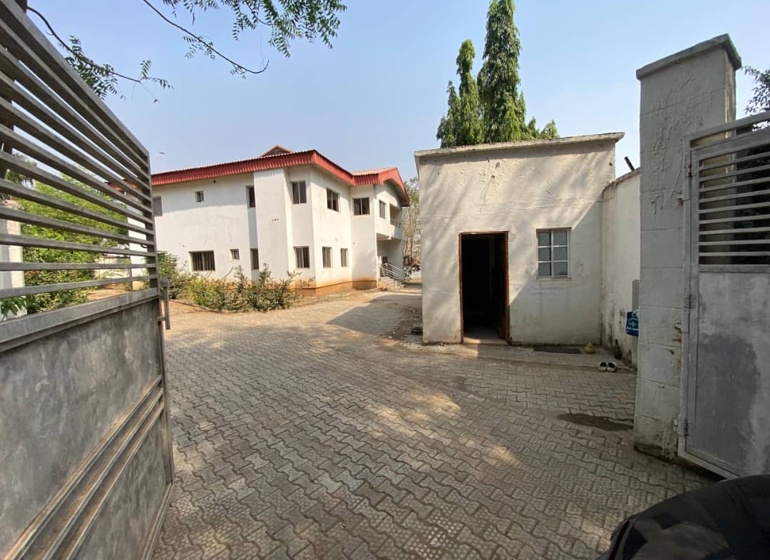 12 Room Duplex for Rent in Abuja – Office Use
