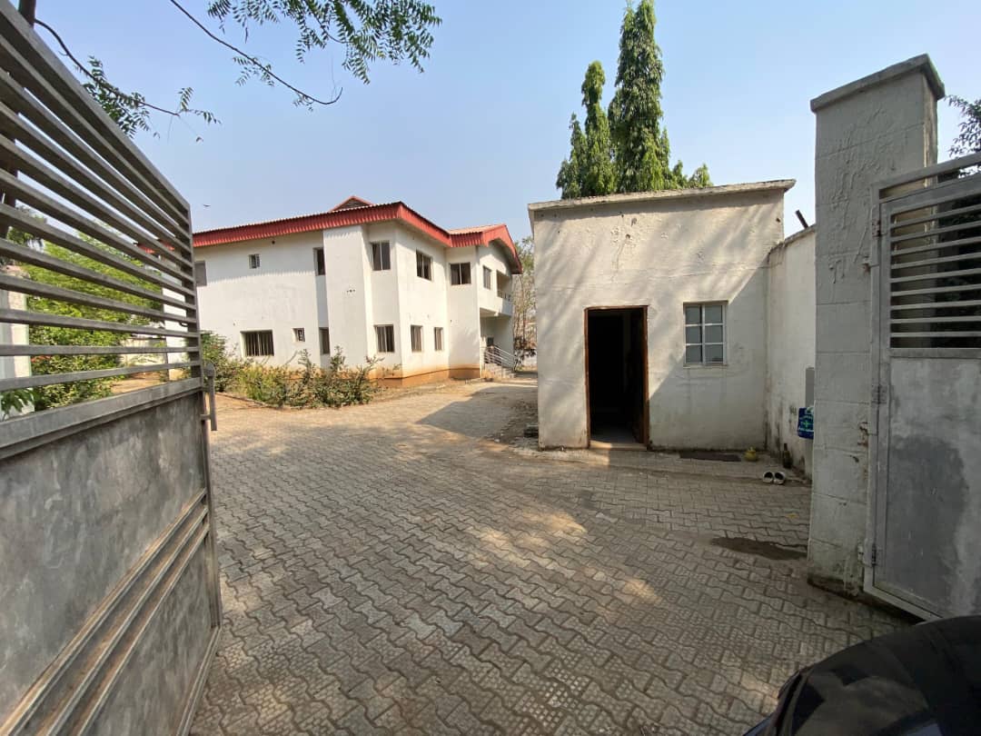 12 Room Duplex for Rent in Abuja – Office Use