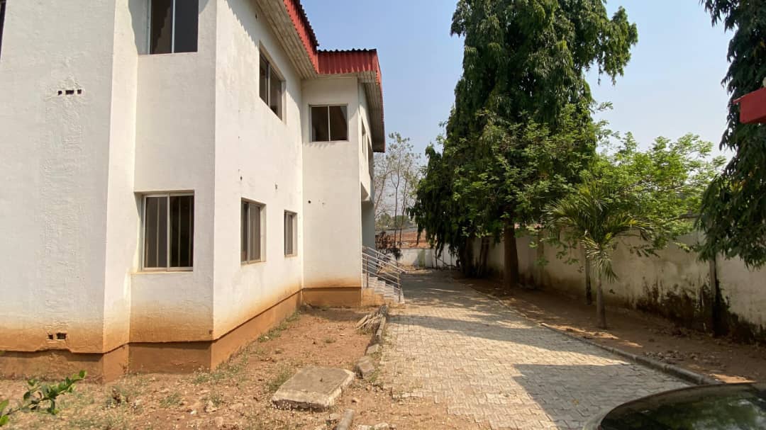12 Room Duplex for Rent in Abuja – Office Use
