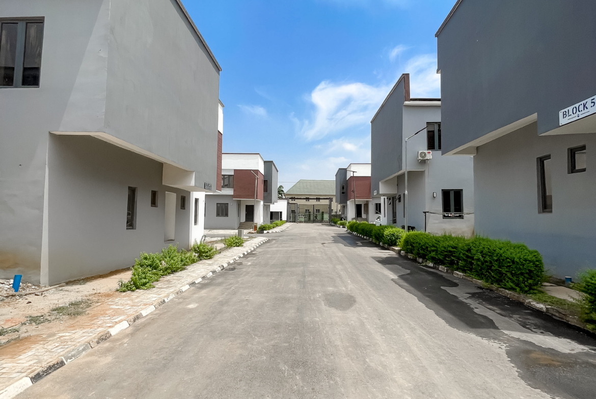3 Bedroom Terrace Duplex & Apartment for Sale in Lugbe Abuja