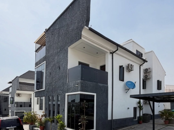 6 bedroom detached duplex for sale in Guzape, Abuja