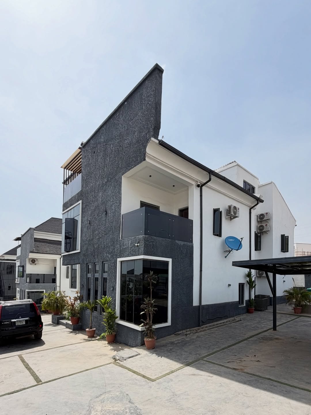 6 bedroom detached duplex for sale in Guzape, Abuja