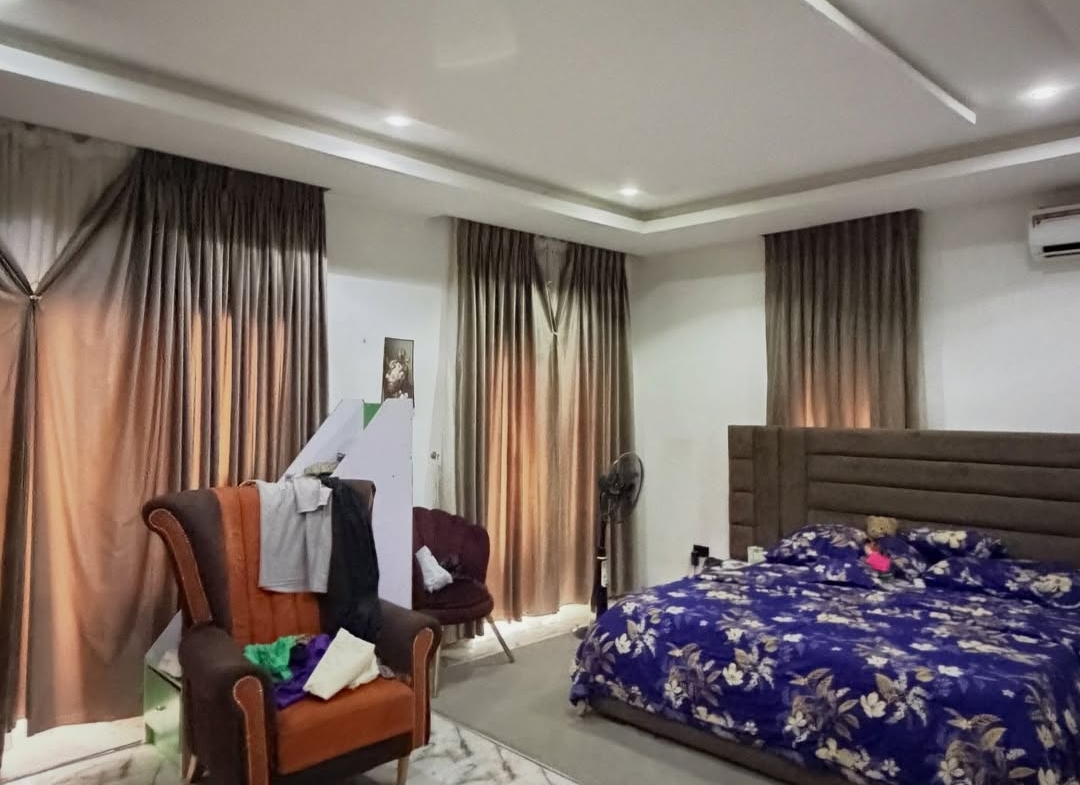 6 bedroom detached duplex for sale in Guzape, Abuja