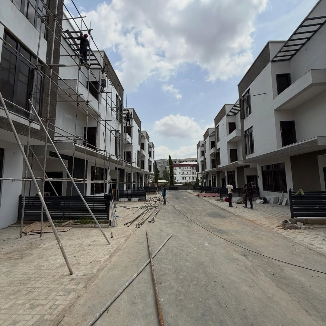 5 bedroom terrace duplex with BQ for sale in Mabushi, Abuja