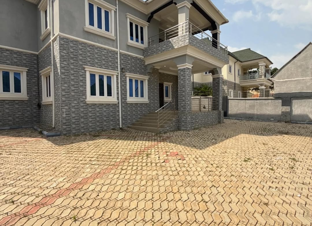 5 bedroom detached duplex with 2BQ for sale in Lifecamp, Abuja